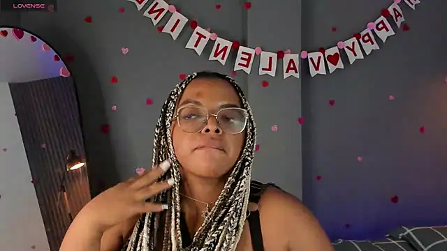 Snapshot of conielaurenth chatting on 02.13.25 conielaurenth online show from 02.13.25