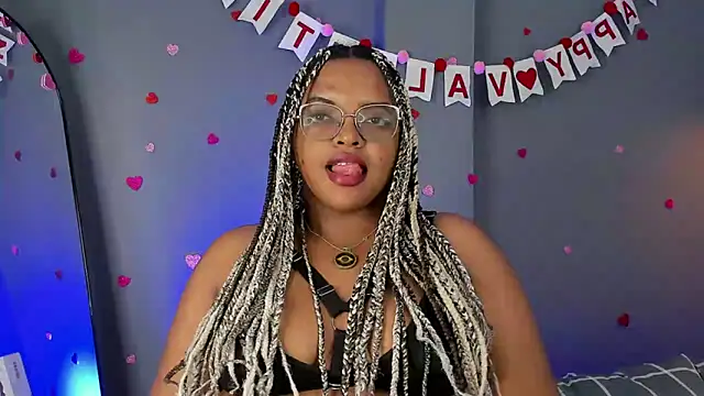 Snapshot of conielaurenth chatting on 02.14.25 conielaurenth online show from 02.14.25