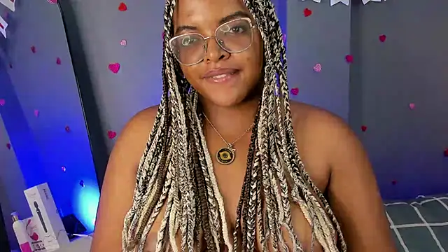 Snapshot of conielaurenth chatting on 02.14.25 conielaurenth online show from 02.14.25