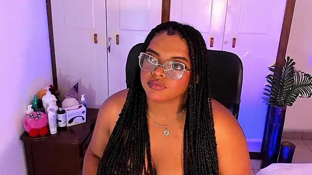 Snapshot of conielaurenth chatting on 09.20.25 conielaurenth online show from 09.20.25