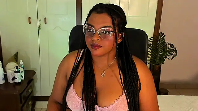 Snapshot of conielaurenth chatting on 09.21.25 conielaurenth online show from 09.21.25