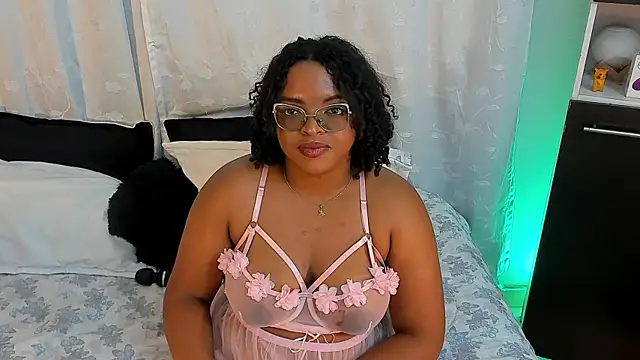 Snapshot of conielaurenth chatting on 01.19.26 conielaurenth online show from 01.19.26