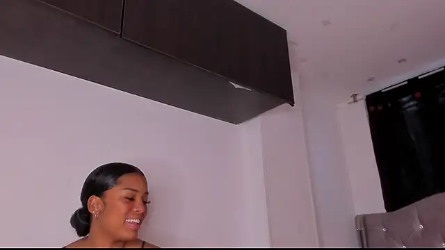 Snapshot of game_with_lesbians_ chatting on 09.19.25 game with lesbians online show from 09.19.25