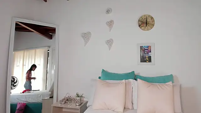 natali henao online show from 12.19.24