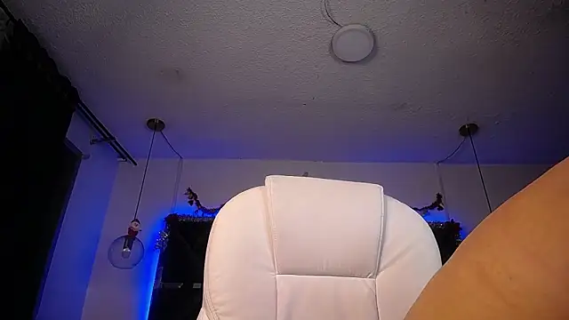 MIA YOURHOTTIE online show from 12.10.24