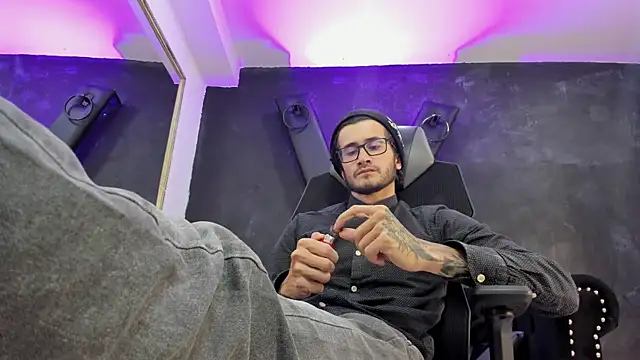 Loggan donnelly online show from 10.08.25