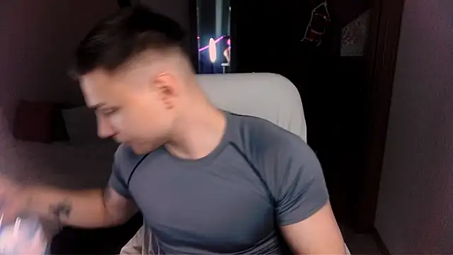 handsome guy01 online show from 12.28.24