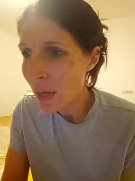 Snapshot of Lenchen_ chatting on 04.17.26 Lenchen online show from 04.17.26