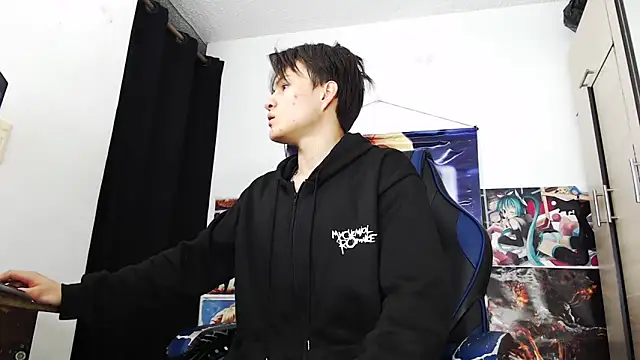 Snapshot of sr_jaeger chatting on 11.08.25 sr jaeger online show from 11.08.25