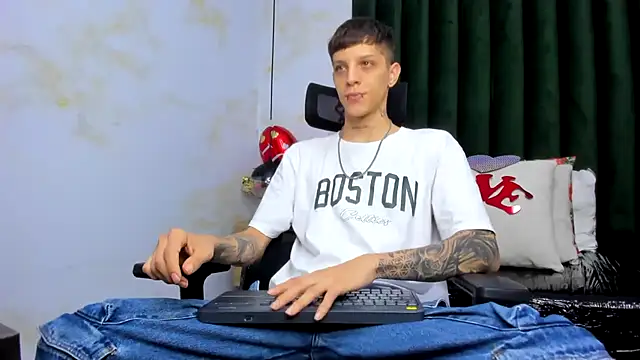 Snapshot of Adam_hard_ chatting on 02.14.25 Adam hard online show from 02.14.25