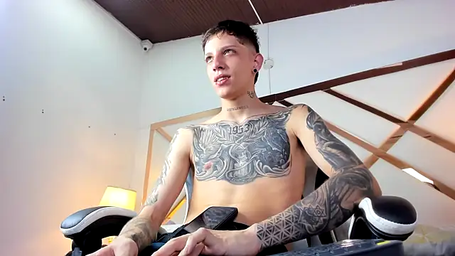 Snapshot of Adam_hard_ chatting on 09.24.25 Adam hard online show from 09.24.25