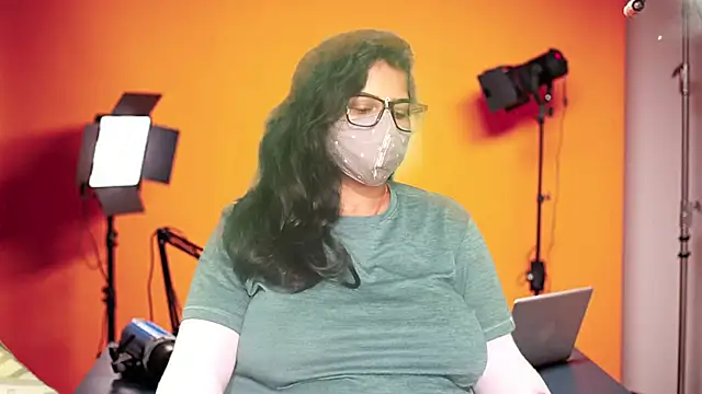 mamoni91 online show from 10.31.25