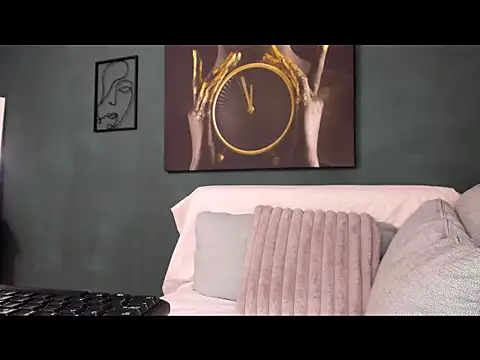 Snapshot of kriztaljessika chatting on 11.17.25 kriztaljessika online show from 11.17.25