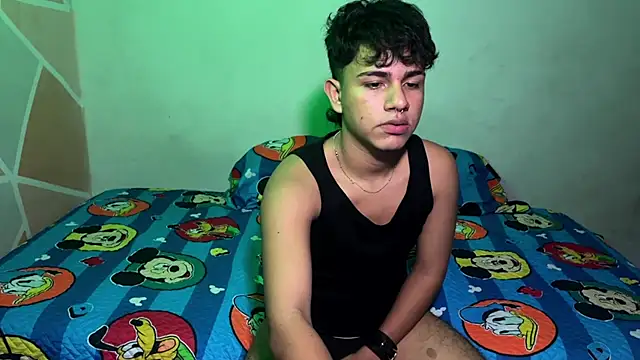 Snapshot of neit04 chatting on 09.19.25 neit04 online show from 09.19.25