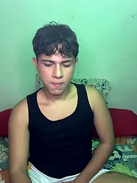 Snapshot of neit04 chatting on 10.10.25 neit04 online show from 10.10.25