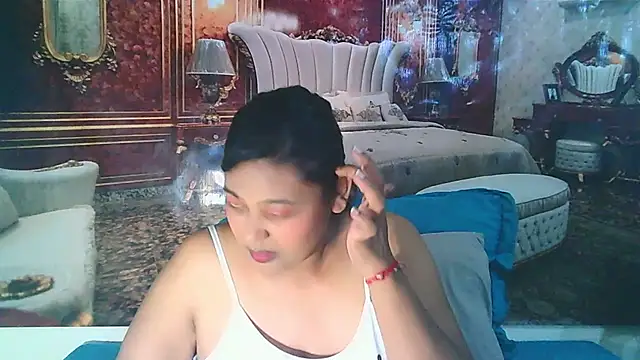 Snapshot of IndianYummy chatting on 12.12.24 IndianYummy online show from 12.12.24