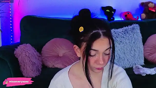 AveryWillow online show from 03.20.26