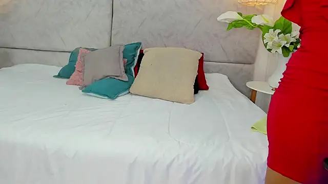 naomiii   online show from 12.02.25