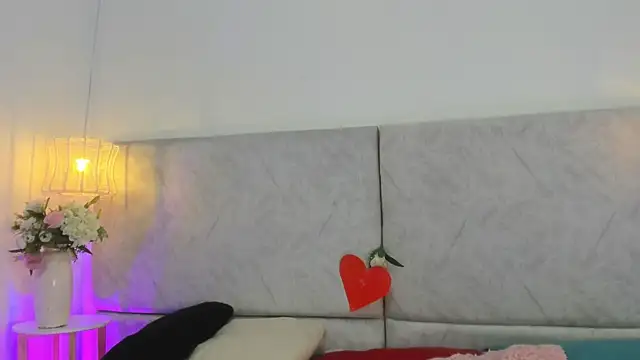 naomiii   online show from 02.19.26