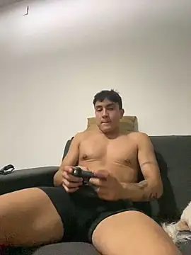 Snapshot of LCarreraa chatting on 01.28.25 LCarreraa online show from 01.28.25