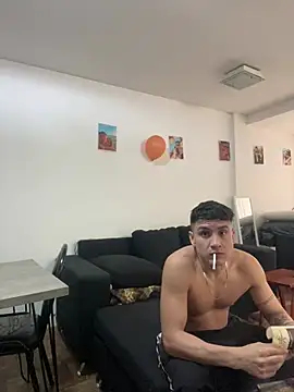 Snapshot of LCarreraa chatting on 04.28.26 LCarreraa online show from 04.28.26