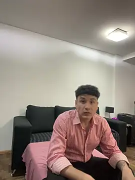 Snapshot of LCarreraa chatting on 08.04.26 LCarreraa online show from 08.04.26