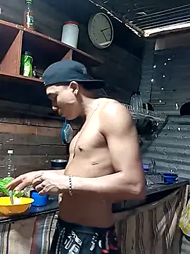 Snapshot of tayson_ chatting on 01.21.25 tayson online show from 01.21.25