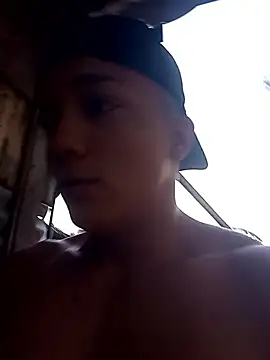 Snapshot of tayson_ chatting on 10.08.25 tayson online show from 10.08.25