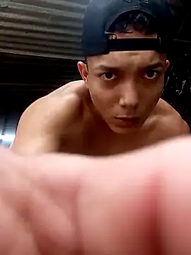 Snapshot of tayson_ chatting on 10.11.25 tayson online show from 10.11.25