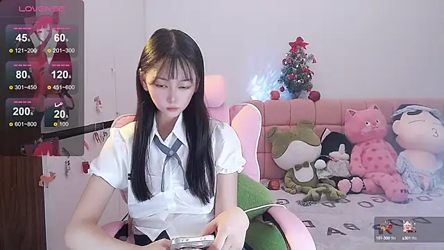 Snapshot of Xiaomi-Angela chatting on 12.26.24 Xiaomi-Angela online show from 12.26.24