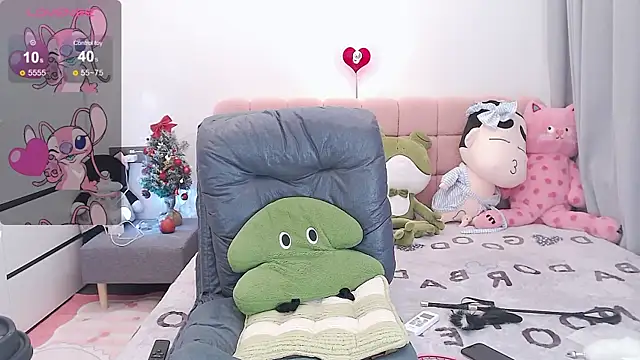 Snapshot of Xiaomi-Angela chatting on 01.05.25 Xiaomi-Angela online show from 01.05.25