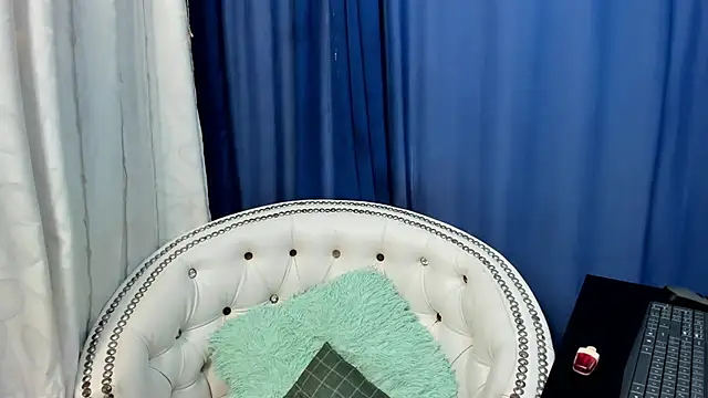 Analia18  online show from 01.27.25