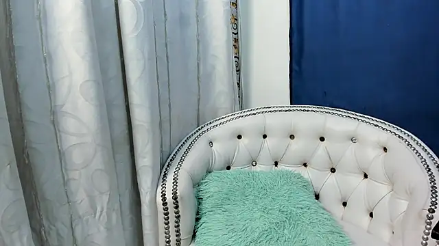 Analia18  online show from 02.23.25