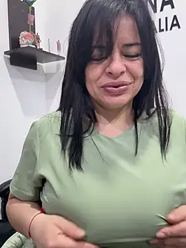 Snapshot of NATHALIA-28_ chatting on 05.27.26 NATHALIA-28 online show from 05.27.26