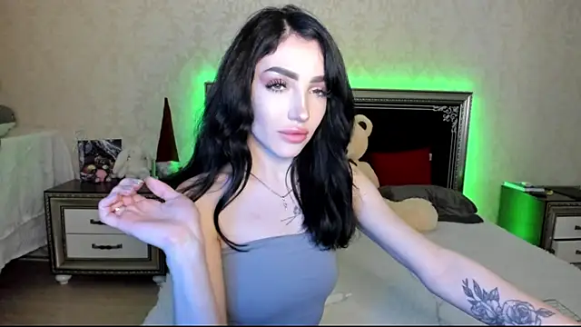 NancyLovee  online show from 02.15.25