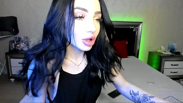 NancyLovee  online show from 02.24.25