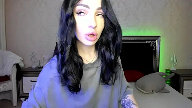 NancyLovee  online show from 03.15.25