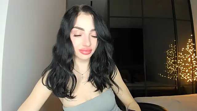 NancyLovee  online show from 11.30.25