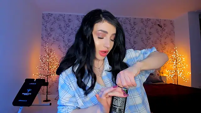 NancyLovee  online show from 02.19.26