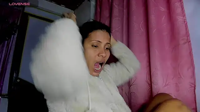 Snapshot of Nenita_Hot_ chatting on 09.24.25 Nenita Hot online show from 09.24.25