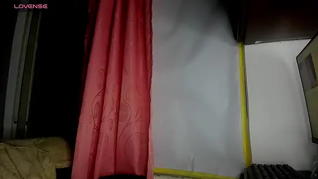 Snapshot of Nenita_Hot_ chatting on 10.15.25 Nenita Hot online show from 10.15.25