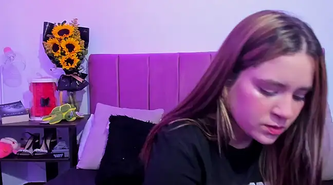 Snapshot of EmmyGray chatting on 12.10.24 EmmyGray online show from 12.10.24