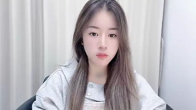 chloe-01 online show from 12.05.24