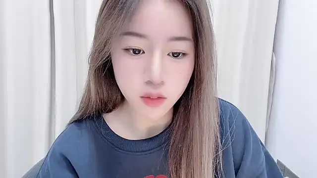 Snapshot of chloe-01 chatting on 12.11.24 chloe-01 online show from 12.11.24