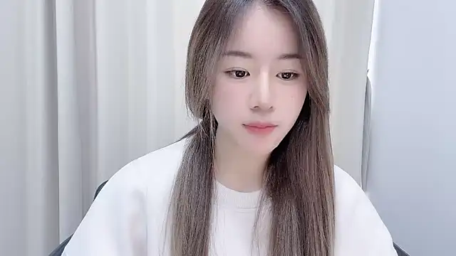 Snapshot of chloe-01 chatting on 12.17.24 chloe-01 online show from 12.17.24