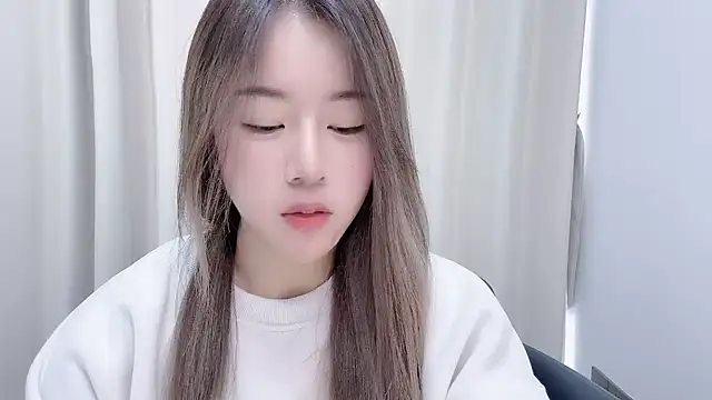 Snapshot of chloe-01 chatting on 12.17.24 chloe-01 online show from 12.17.24