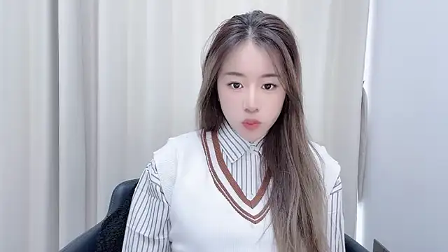 Snapshot of chloe-01 chatting on 12.20.24 chloe-01 online show from 12.20.24