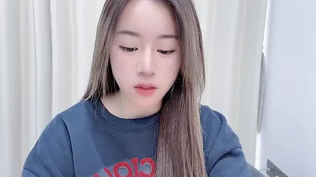 Snapshot of chloe-01 chatting on 12.24.24 chloe-01 online show from 12.24.24