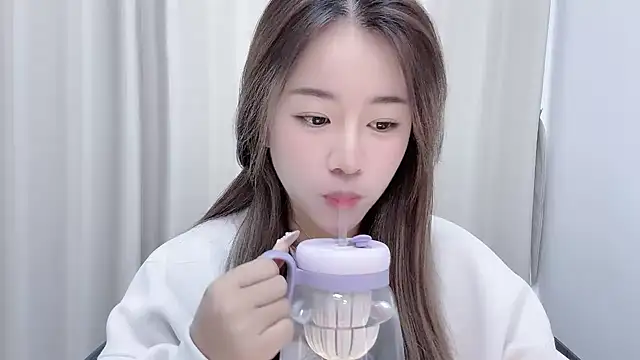 Snapshot of chloe-01 chatting on 12.30.24 chloe-01 online show from 12.30.24