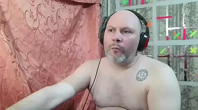 Snapshot of AgnichBan chatting on 02.19.25 AgnichBan online show from 02.19.25